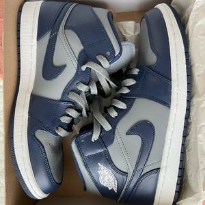 Nike air Jordan mid 1 sis 8 gray and navy